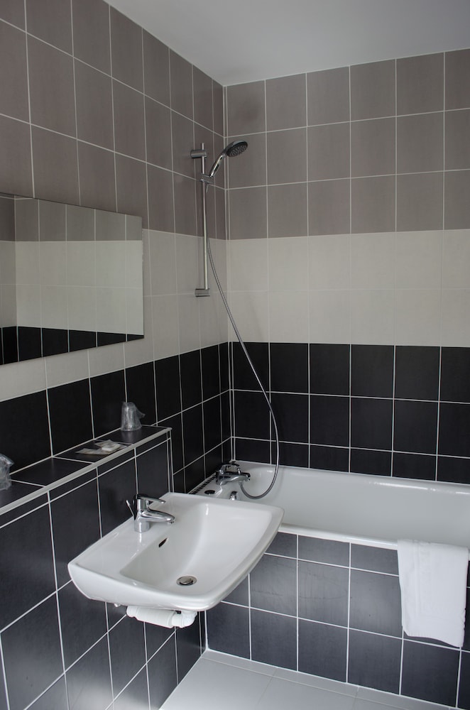 Standard Double Room, 1 Double Bed, Private Bathroom - Photo 3