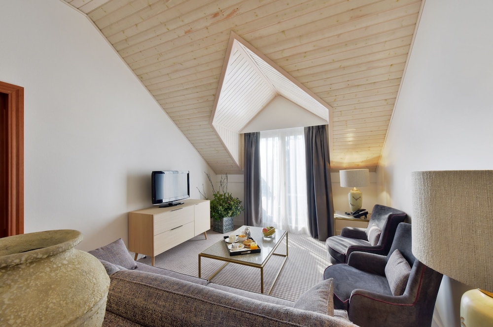 Suite - Photo 3