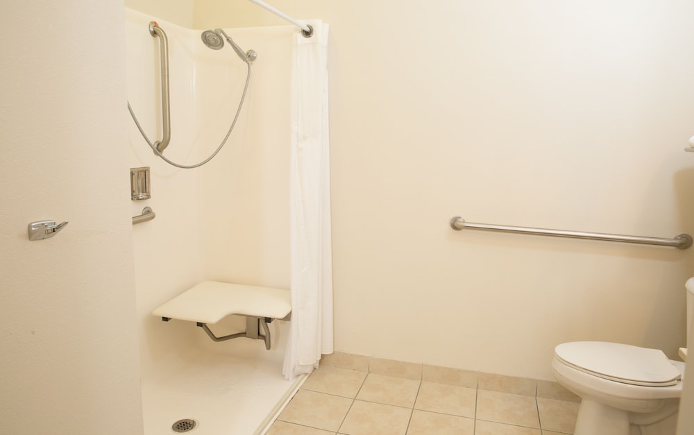 Standard Room, 1 King Bed, Accessible (Communication, Accessible Tub) - Photo 4