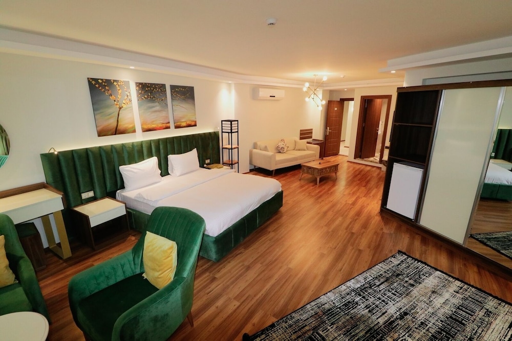 Superior Room, 1 Bedroom, City View
