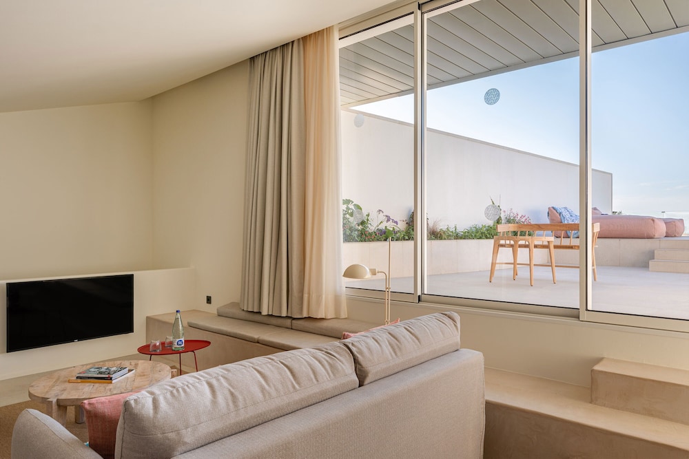 Pool Penthouse Suite Quadruple Room photo 3