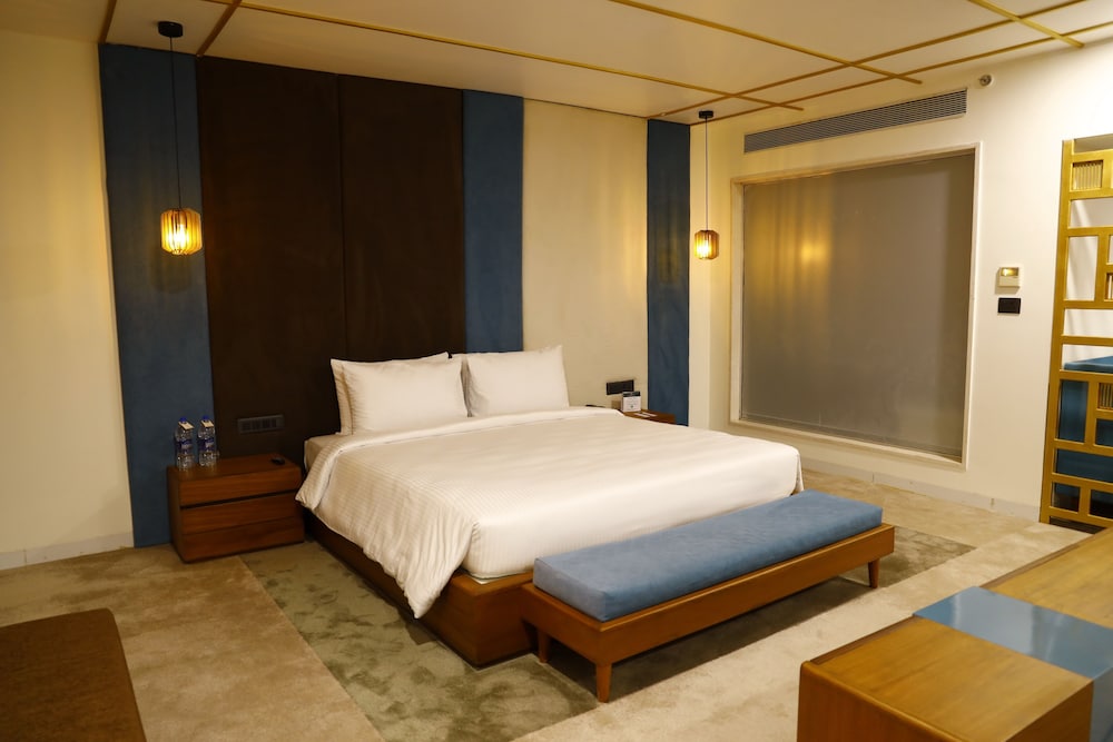 Suite - Photo 5