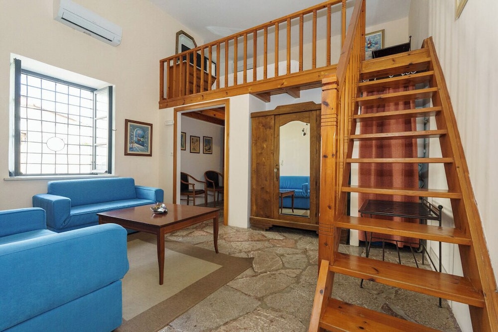 Family Studio (Olympia, Split Level)