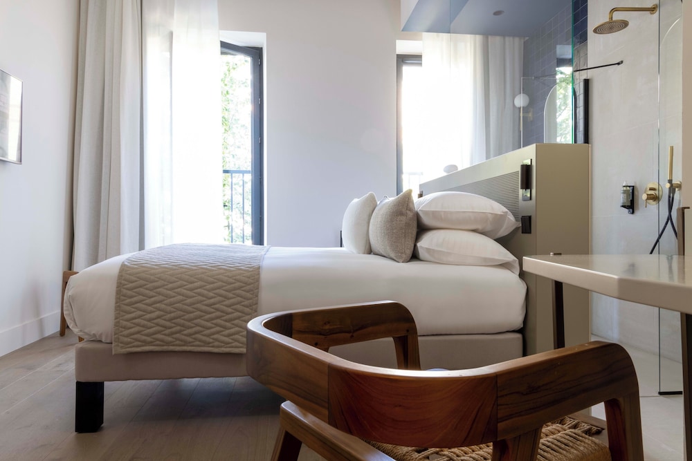 Premium Room, 1 Queen Bed