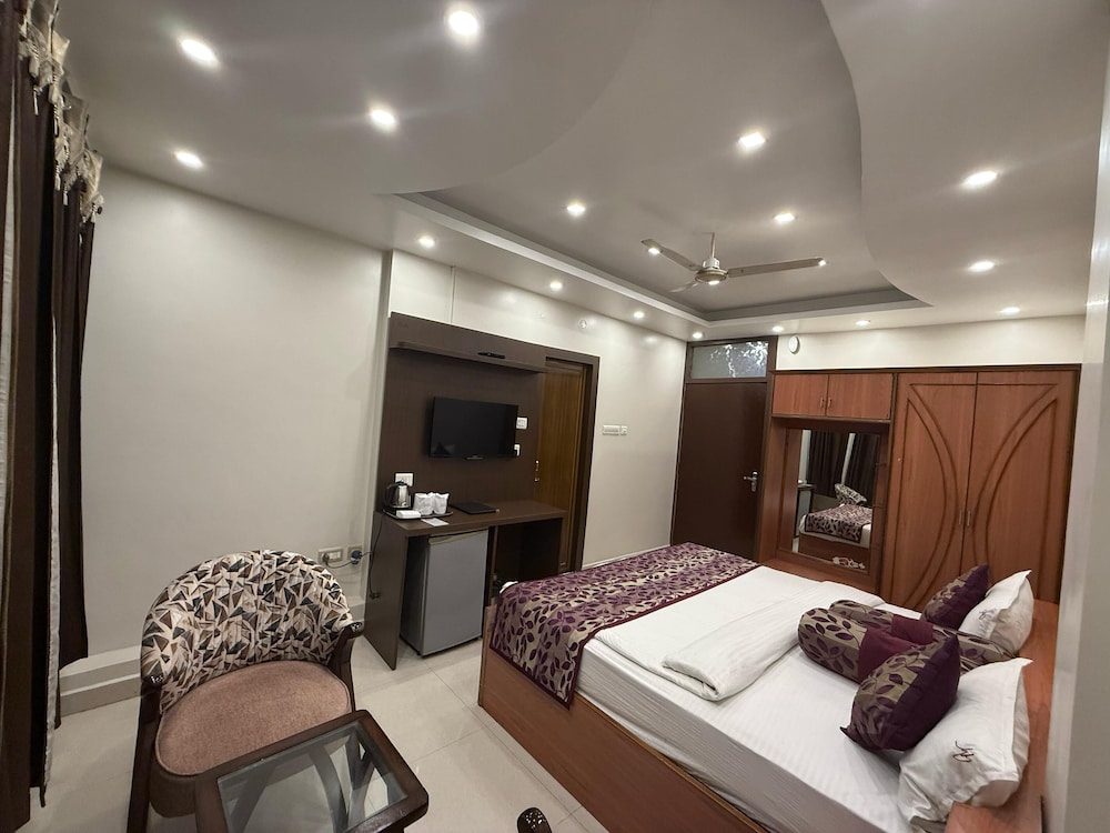 Superior Studio Suite, City View