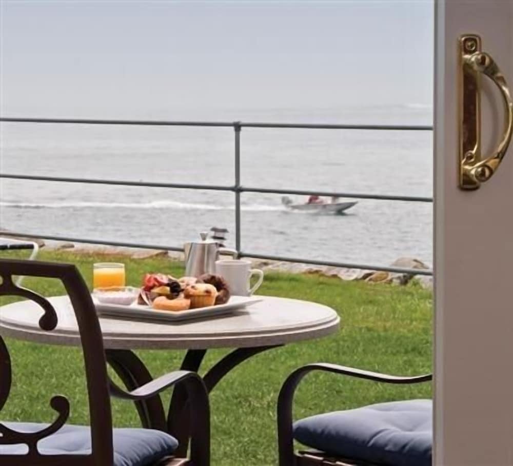 Oceanfront Luxury King (Oceanview, Patio) photo 3