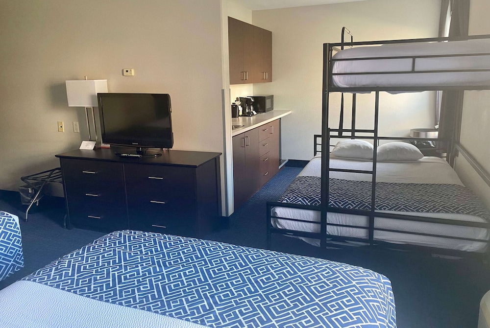 Suite, 2 Queen Beds - Photo 1