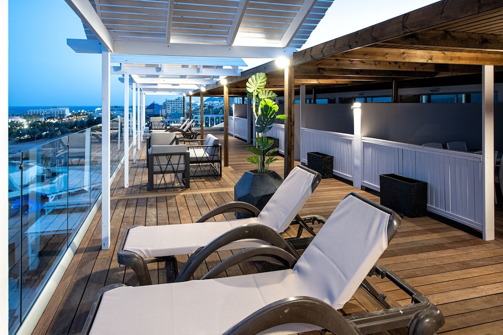 Terrace Room - Photo 1