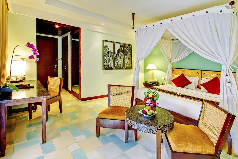 Villa, Garden Area - Photo 2