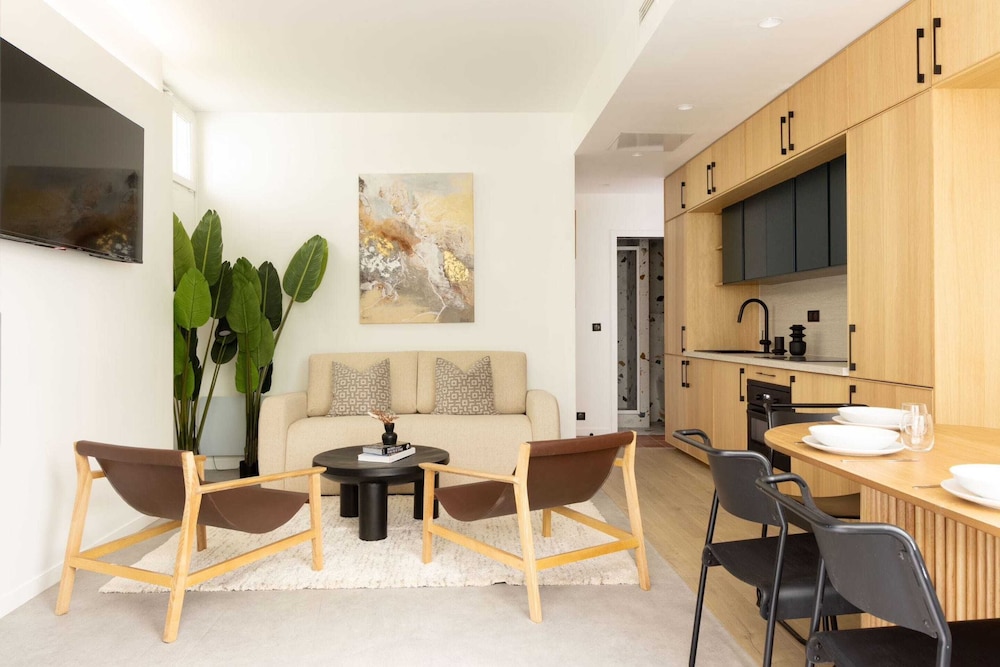 Apartment photo 1