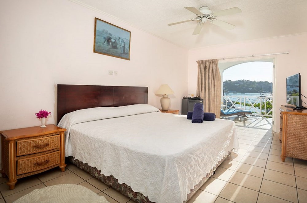 Deluxe Room, 1 King Bed photo 3