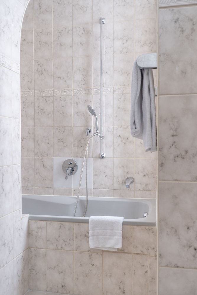 Premium Double Room (mit Balkon) - Photo 11