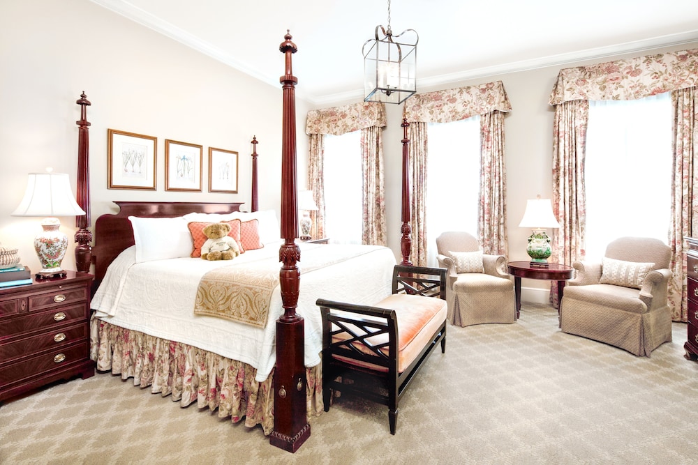 Grand Room, 1 King Bed, Non Smoking - Photo 2