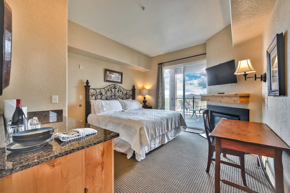 Superior Condo, Resort View (SV221) photo 1