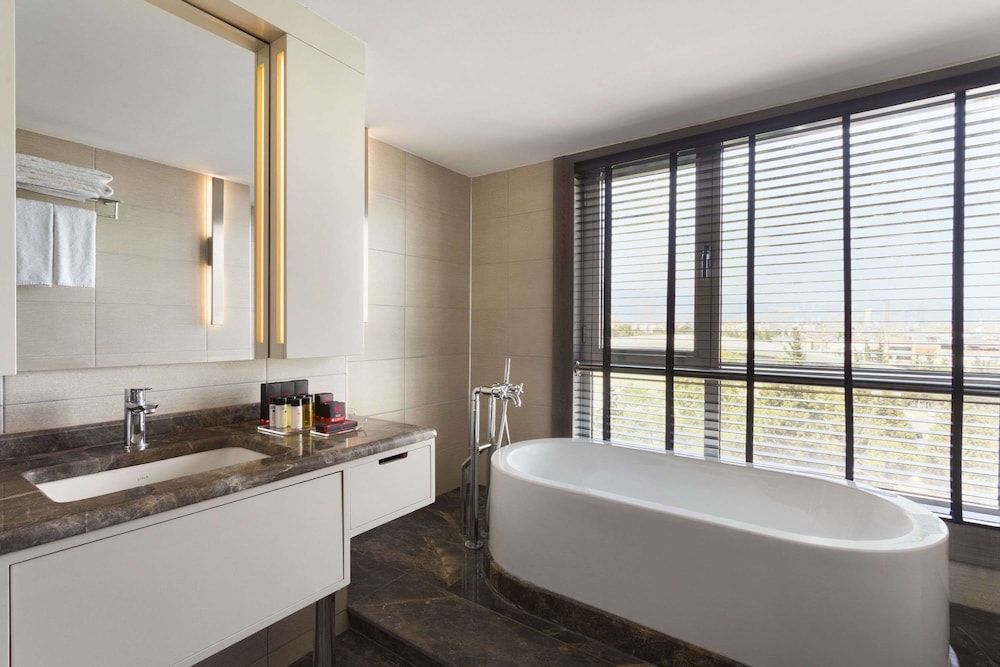 Suite, 1 King Bed, Smoking