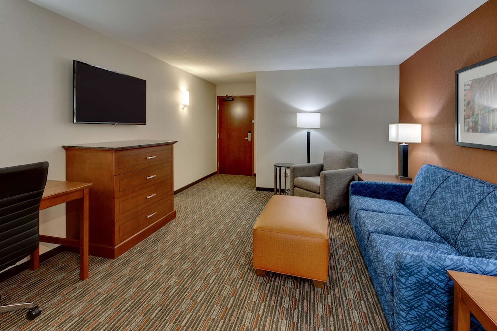 Suite, 1 King Bed with Sofa bed, Refrigerator & Microwave (2 Rooms, Upper Floor) photo 2