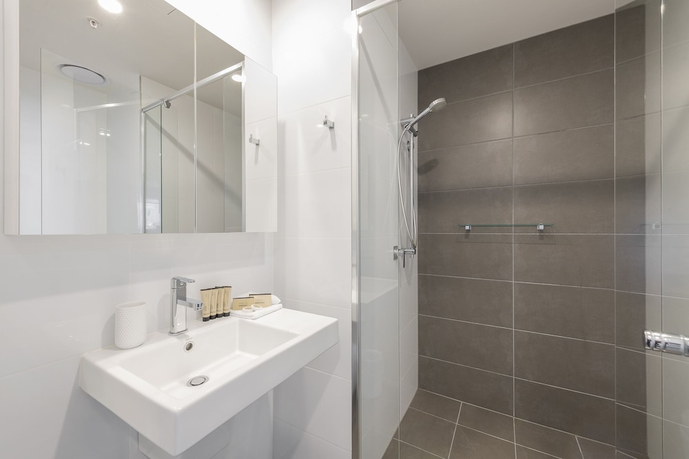 One Bedroom Apartment with City Views photo 2