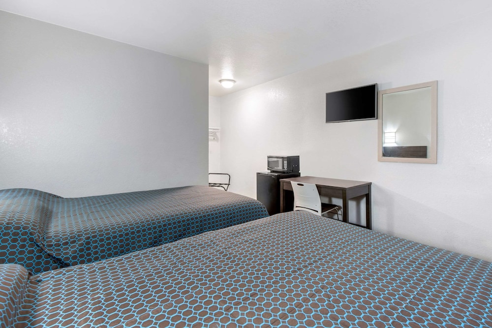 Standard Room, 2 Double Beds, Smoking photo 2