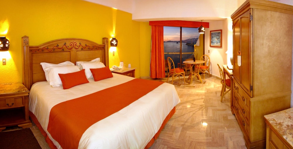 Standard Double Room, 1 King Bed, Partial Ocean View