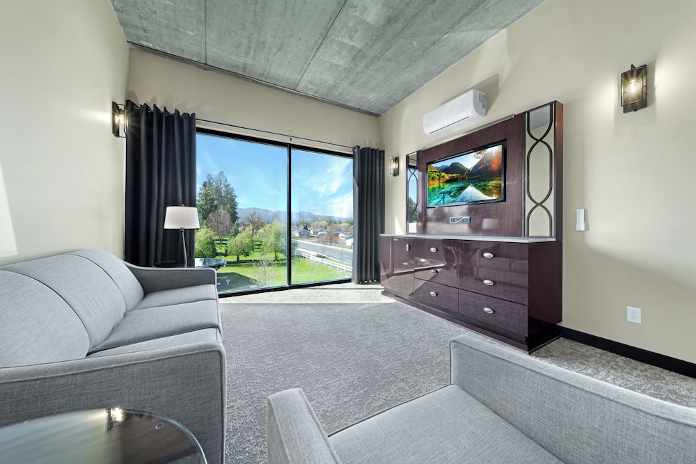 Executive Suite, 2 Bedrooms, Accessible, Mountain View photo 1