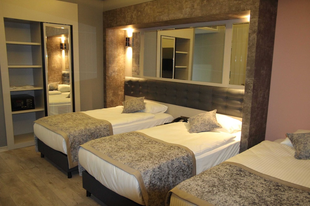 Standard Triple Room photo 2