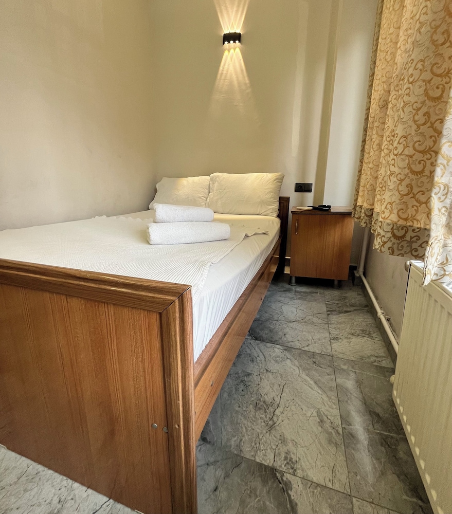 Classic Triple Room, City View photo 2