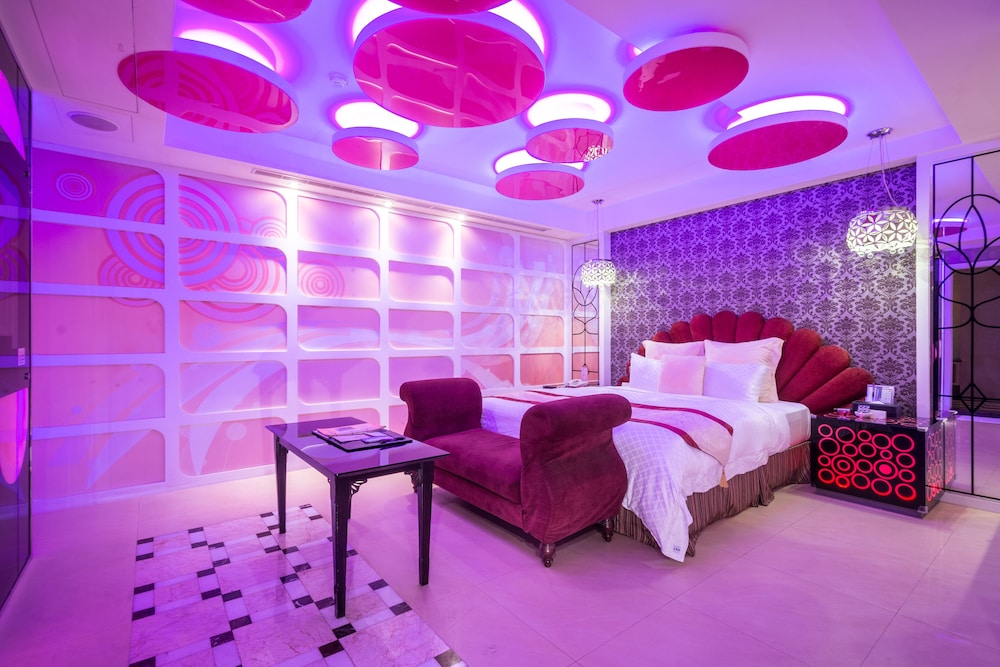 Deluxe Double Room, 1 King Bed, Non Smoking, Jetted Tub (Check-in 18:00; Check-out before noon) photo 1