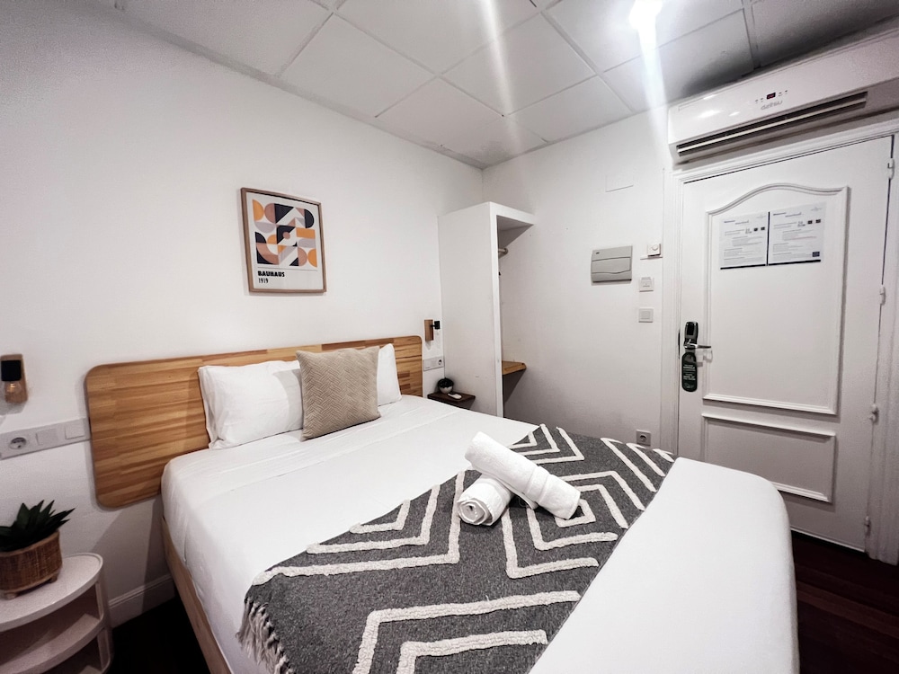 Economy Room