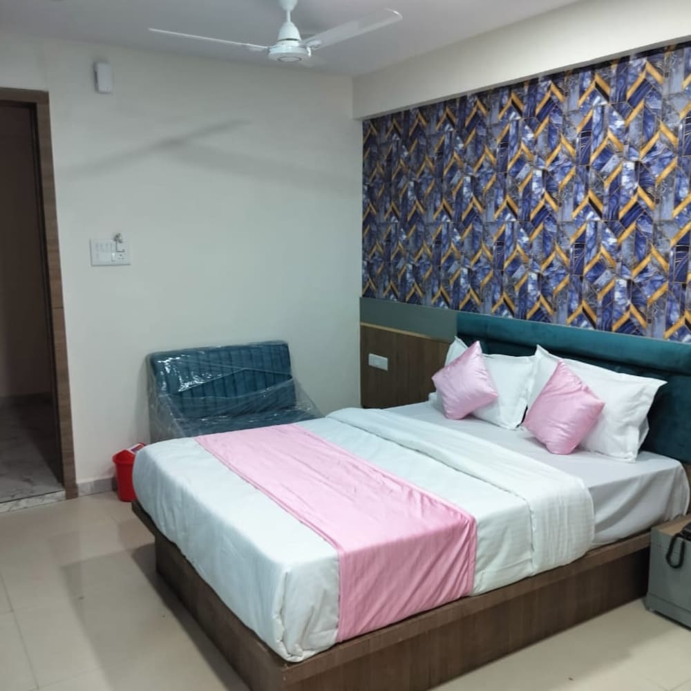 Deluxe Double Room, City View