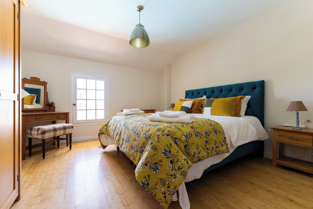 Deluxe Double Room, 1 King Bed, Private Bathroom, Garden View photo 1