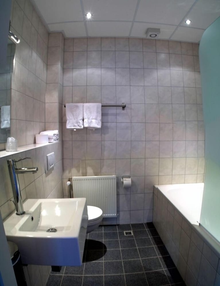 Comfort Twin Room, Bathtub photo 2
