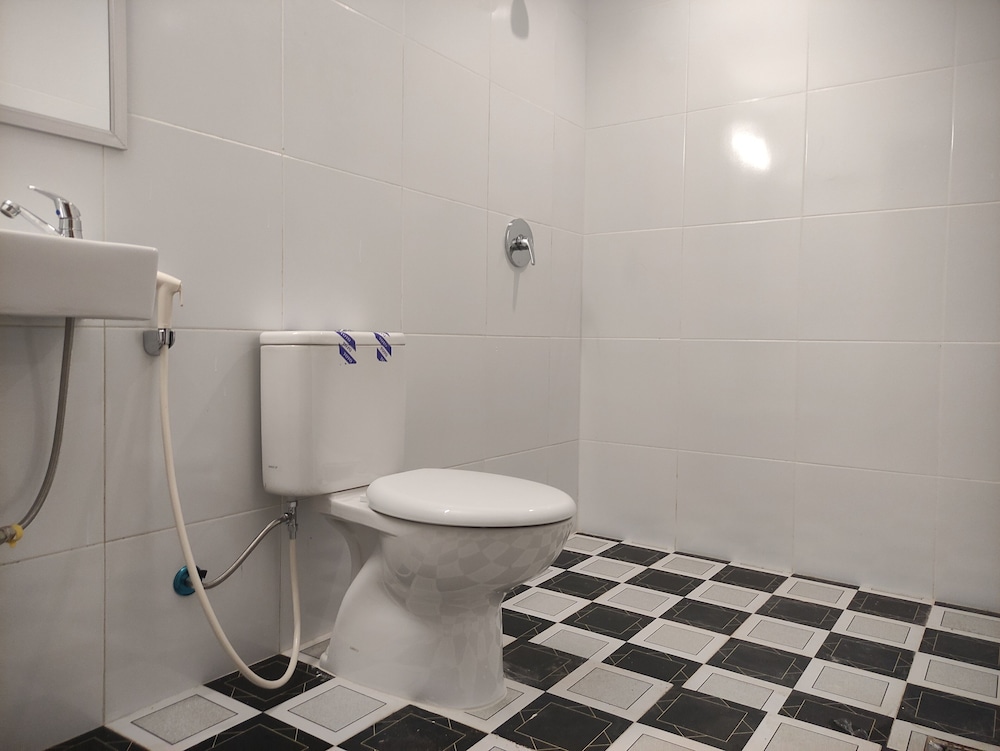 Standard Twin Room - Photo 13