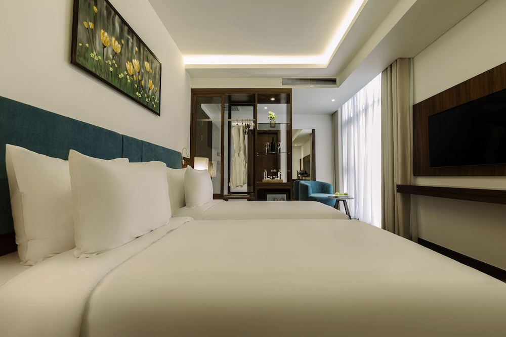 Premier Twin Room With Partial Sea View photo 2