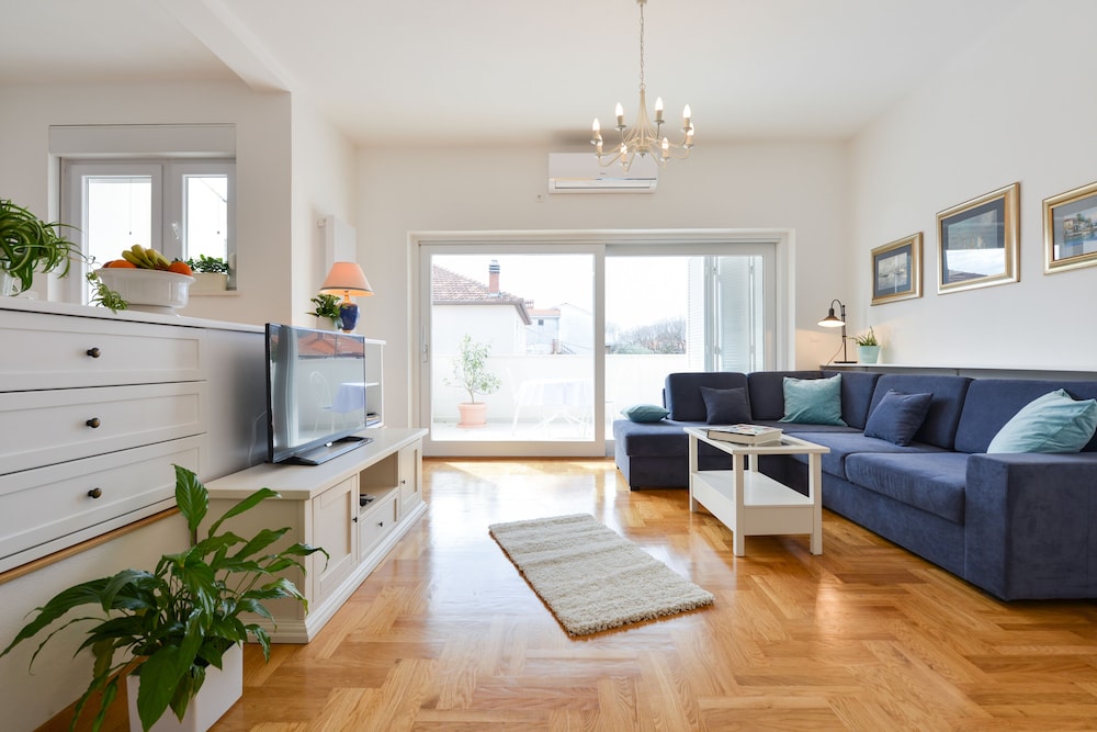 Deluxe Apartment, 2 Bedrooms, Terrace, Garden View (Blue)