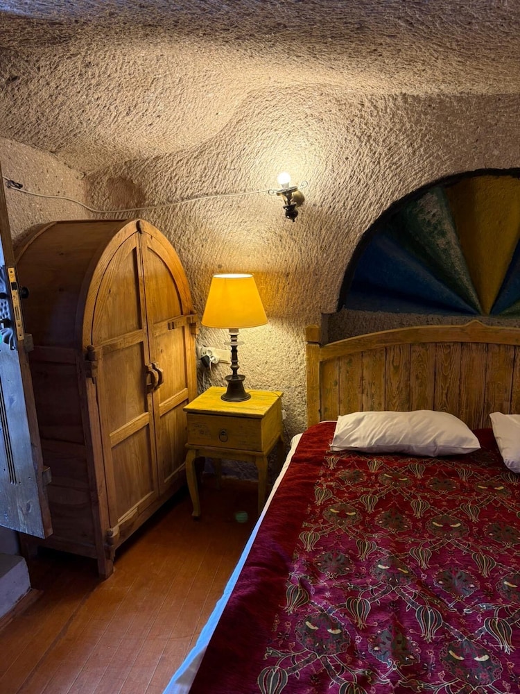 Deluxe Room, 1 Queen Bed photo 1
