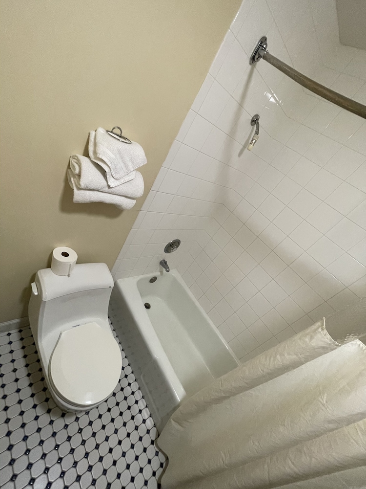 1 Queen Bed, Non Smoking - Photo 7