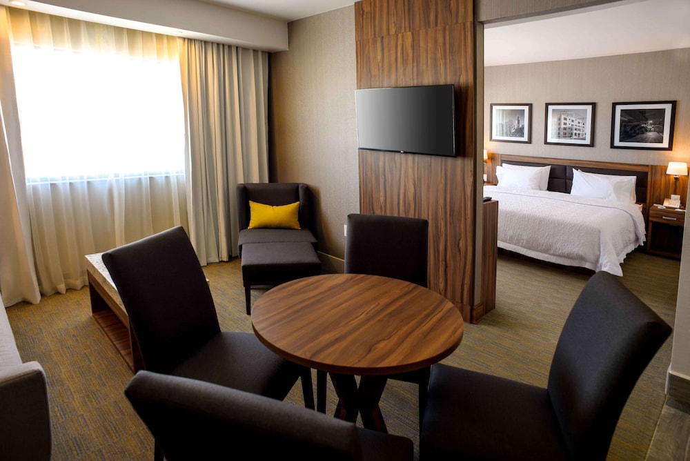 Deluxe Suite, 1 King Bed, Non Smoking, Refrigerator & Microwave photo 1