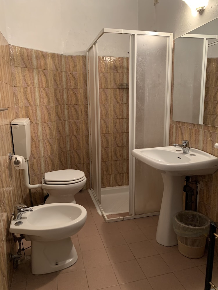 Double Room - Photo 17