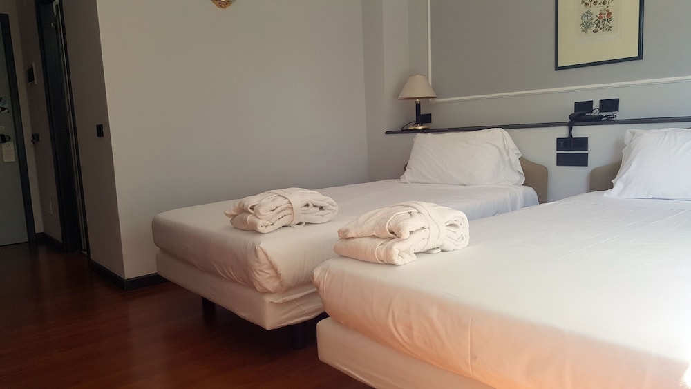 Comfort Double Room Single Use, Courtyard View (Spa Access) photo 2