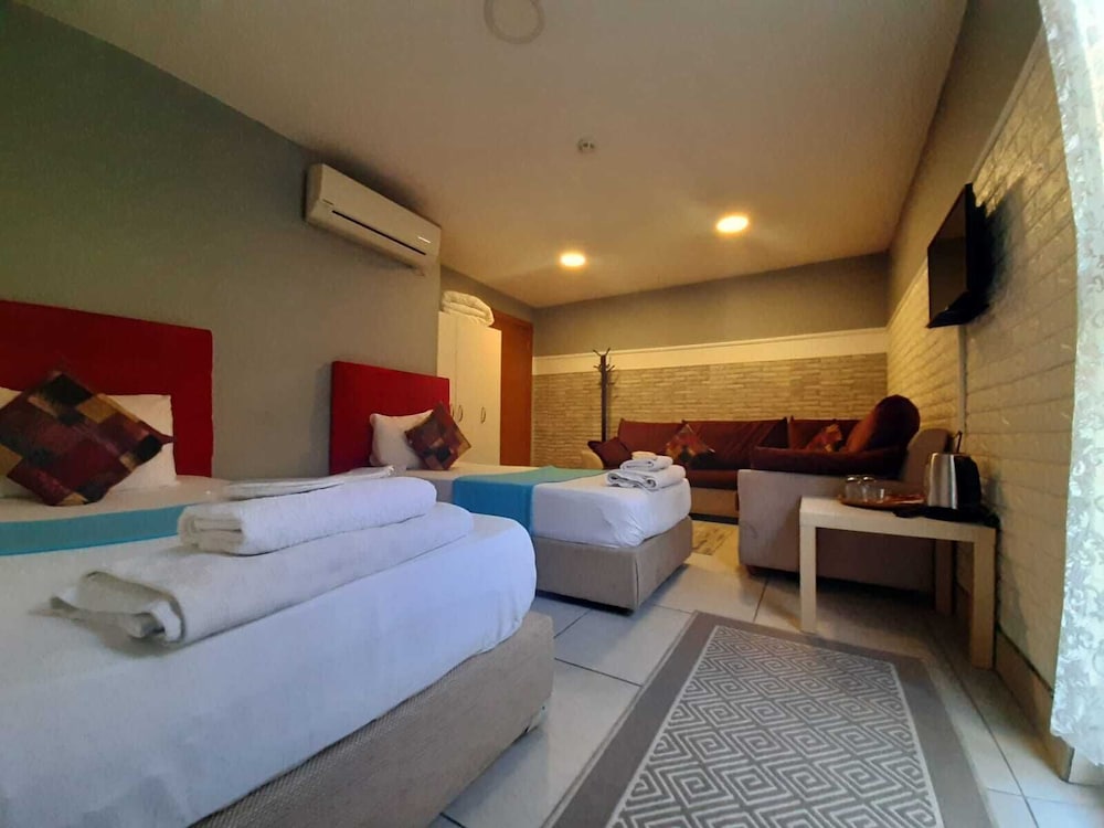 Economy Twin Room photo 1