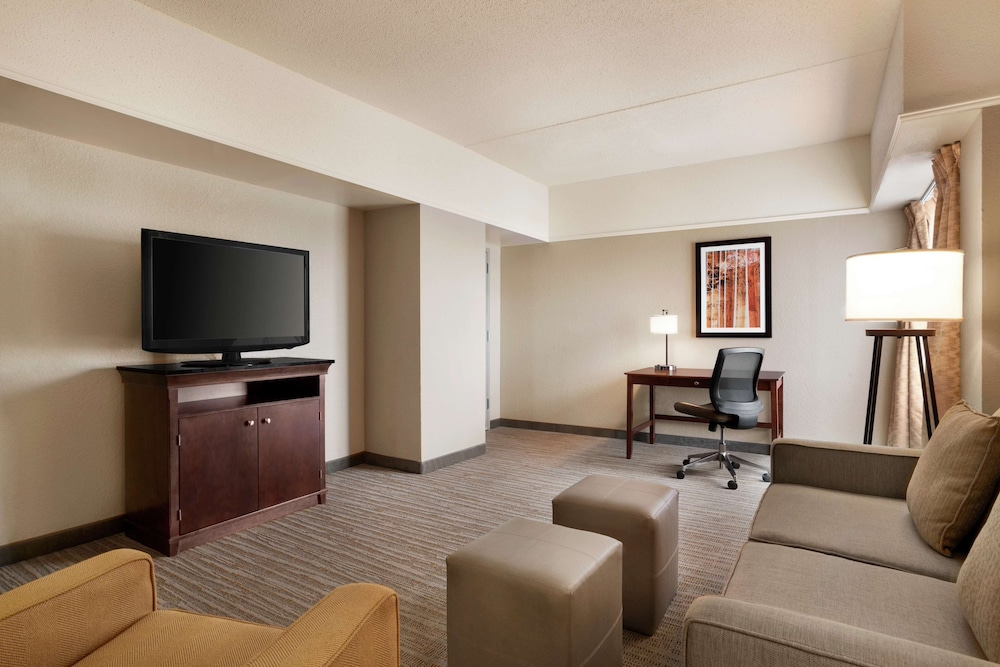 Suite, 1 King Bed, Corner photo 1