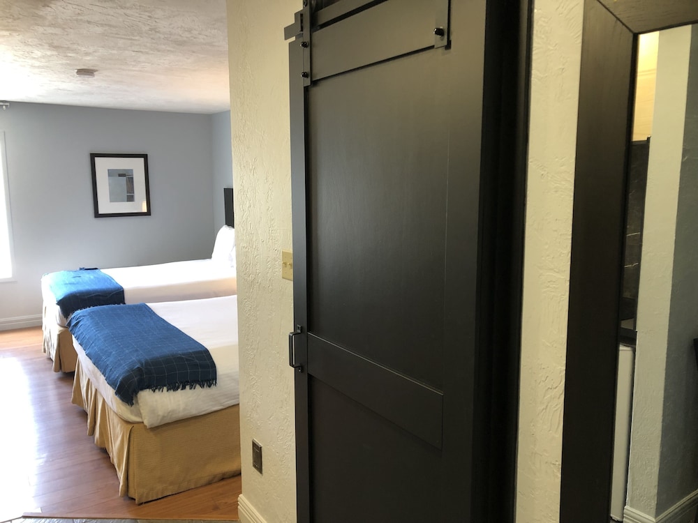 Comfort Room, 2 Queen Beds photo 2