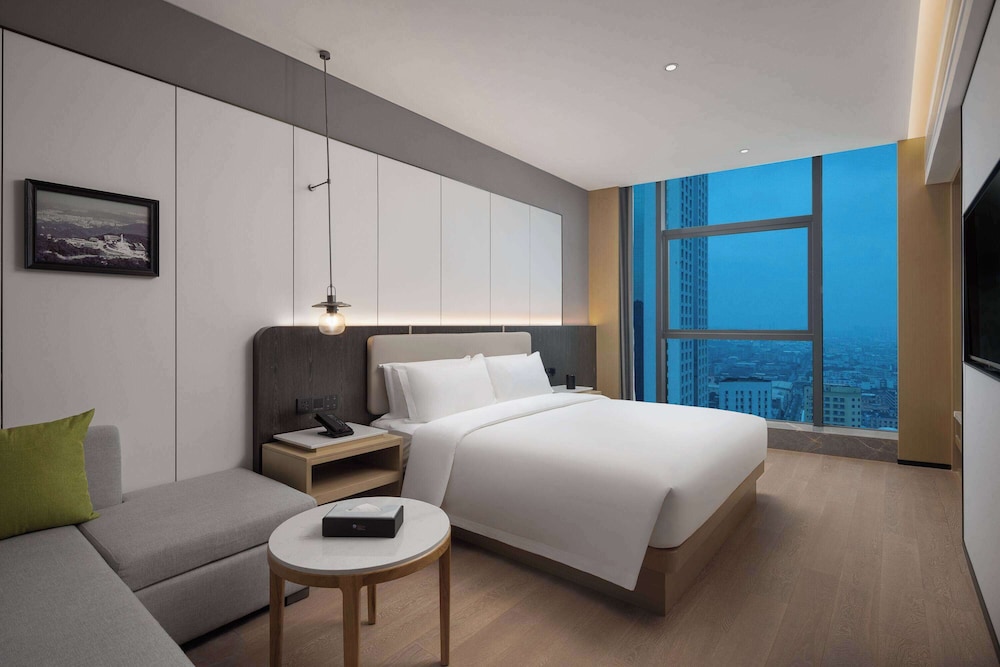 Premier Room, 1 King Bed, Non Smoking, City View photo 1