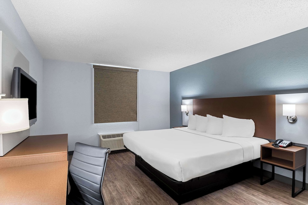 Room, 1 King Bed, Accessible, Non Smoking - Photo 1