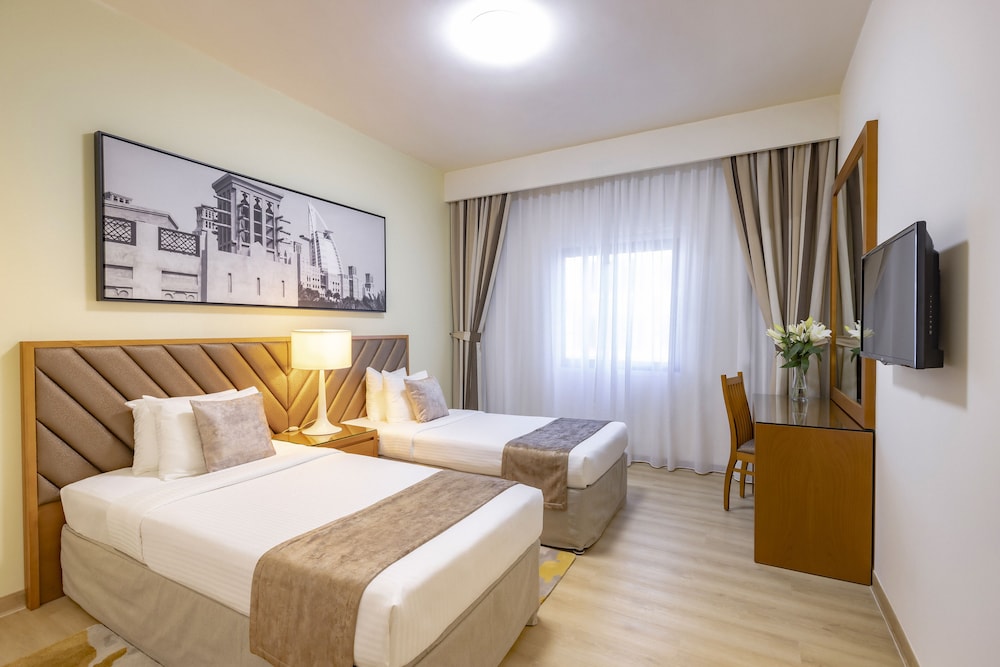 Two Bedroom Premier - Golden Sands 10 photo 2