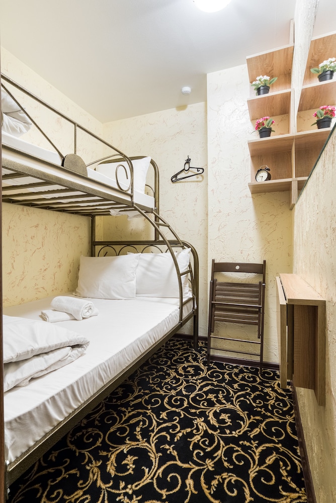 Economy Triple Room photo 1