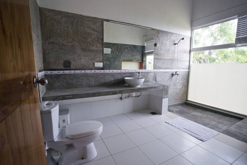 Comfort Chalet, 1 King Bed, Lagoon View photo 3