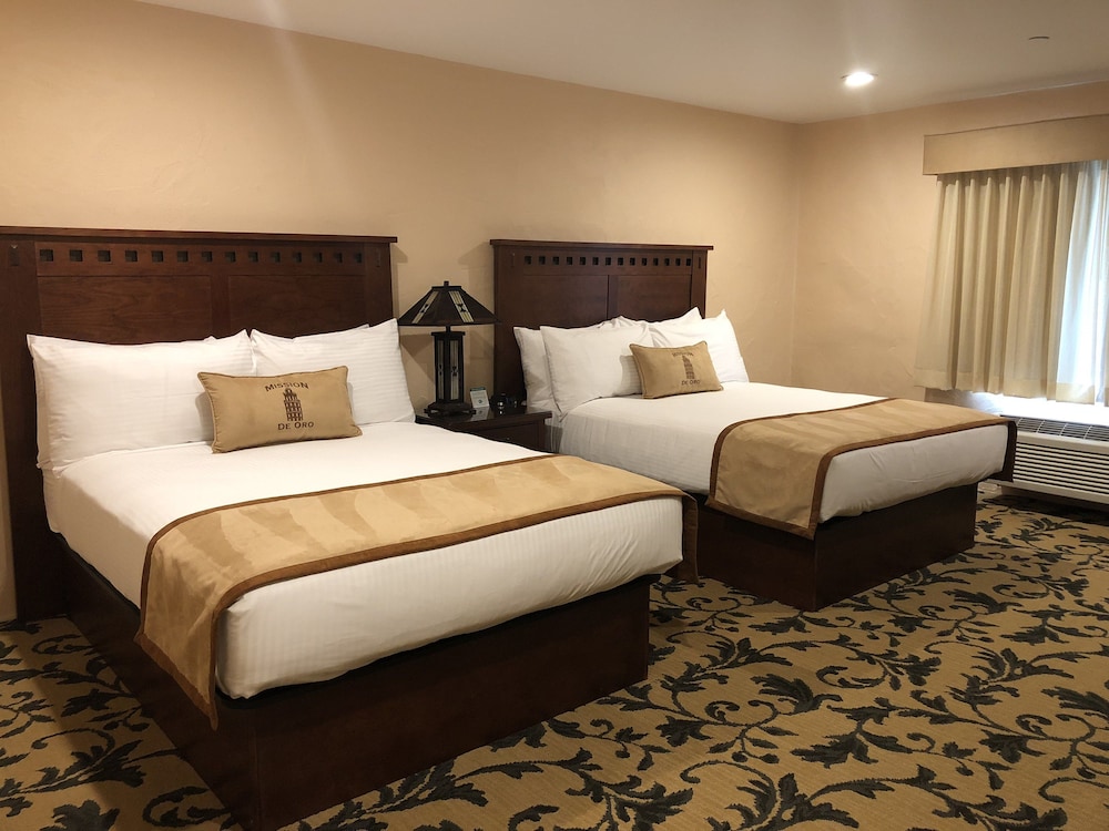 Standard Room, 2 Queen Beds - Photo 1