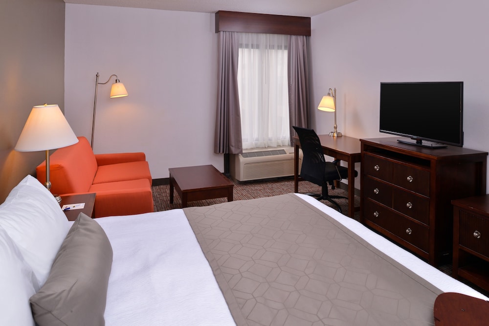 Suite, 1 King Bed, Non Smoking, Jetted Tub photo 2