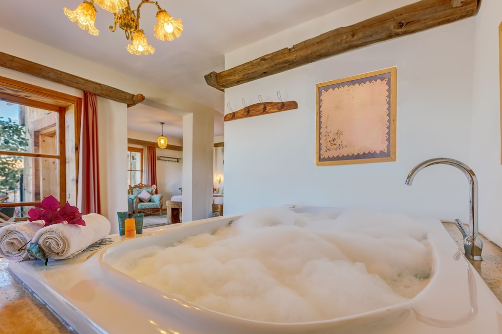 Room, Jetted Tub photo 3